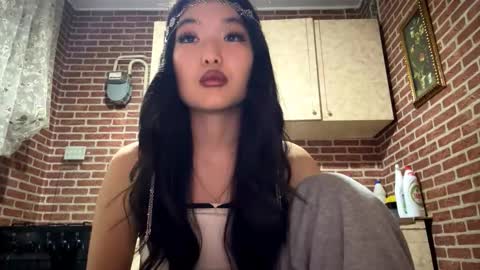 Emma online show from 12/21/25, 02:24