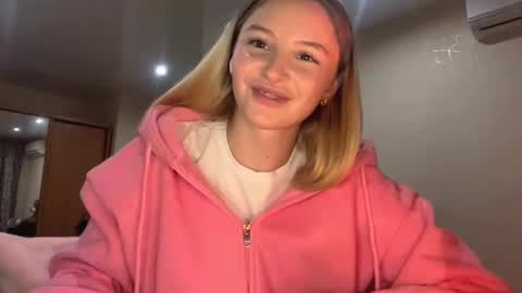 Vi  Victoria online show from 10/13/25, 06:52