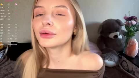 Vi  Victoria online show from 11/01/25, 01:02