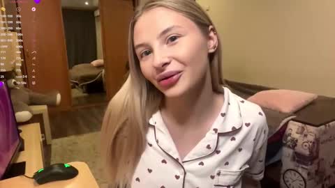 Vi  Victoria online show from 11/28/25, 02:09