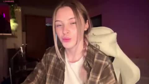 Snapshot of deonnagarn chatting on 03/07/26, 01:08 Vi Victoria online show from 03/07/26, 01:08