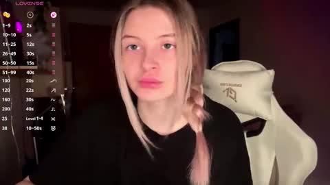 Snapshot of deonnagarn chatting on 03/08/26, 07:12 Vi Victoria online show from 03/08/26, 07:12