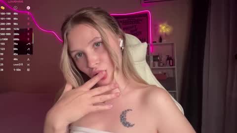 Snapshot of deonnagarn chatting on 04/18/26, 07:07 Vi Victoria online show from 04/18/26, 07:07