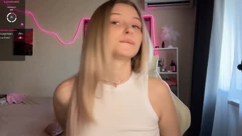 Snapshot of deonnagarn chatting on 04/19/26, 08:57 Vi Victoria online show from 04/19/26, 08:57