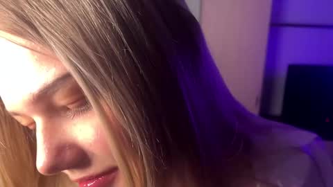 Snapshot of deonnahobb chatting on 03/13/26, 04:35 Luna online show from 03/13/26, 04:35