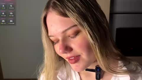 Snapshot of deonnahobb chatting on 03/22/26, 03:48 Luna online show from 03/22/26, 03:48