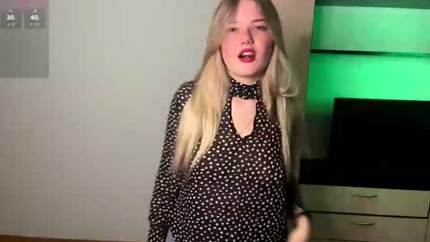 Snapshot of deonnahobb chatting on 03/25/26, 04:13 Luna online show from 03/25/26, 04:13