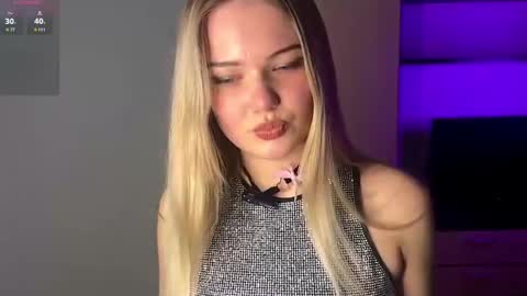 Snapshot of deonnahobb chatting on 04/08/26, 04:40 Luna online show from 04/08/26, 04:40