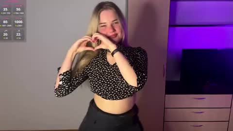 Snapshot of deonnahobb chatting on 04/15/26, 04:47 Luna online show from 04/15/26, 04:47