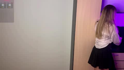 Luna online show from 04/24/26, 05:15