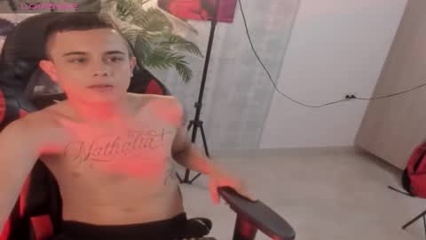 Snapshot of dereck_hot_ chatting on 10/14/25, 09:59 dereck_hot_ online show from 10/14/25, 09:59