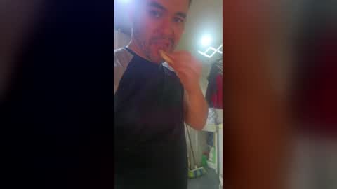 Snapshot of dereck_mills3 chatting on 04/15/26, 02:46 Dereck Mills3 online show from 04/15/26, 02:46