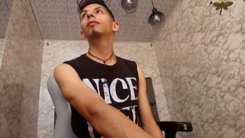 Snapshot of dereck_monroe chatting on 12/19/25, 10:33 Dereck online show from 12/19/25, 10:33