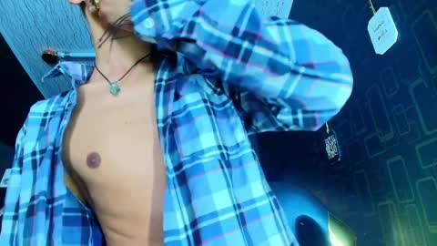 Snapshot of dereck_monroe chatting on 04/11/26, 10:19 Dereck online show from 04/11/26, 10:19