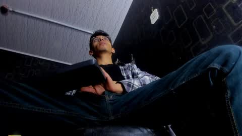 Snapshot of dereck_monroe chatting on 05/28/26, 12:13 Dereck online show from 05/28/26, 12:13