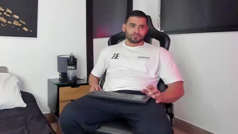 Snapshot of dereck_vega chatting on 12/07/24, 09:33 Dereck Vega online show from 12/07/24, 09:33