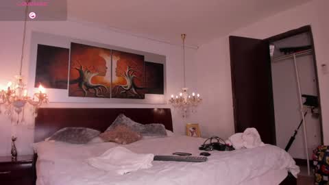 Snapshot of dereckandjake chatting on 02/19/25, 11:28 Dereck and Jake online show from 02/19/25, 11:28