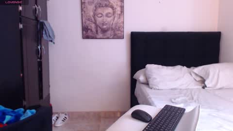 Snapshot of derek_group chatting on 11/25/25, 01:55 Derek online show from 11/25/25, 01:55