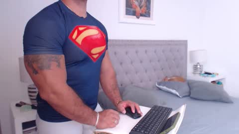 Snapshot of derek_group chatting on 03/09/26, 01:48 Derek online show from 03/09/26, 01:48