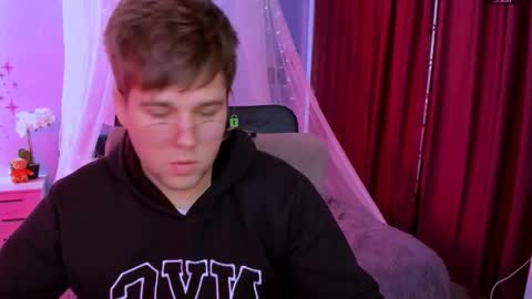 derek_hawk_ online show from 03/21/26, 09:58