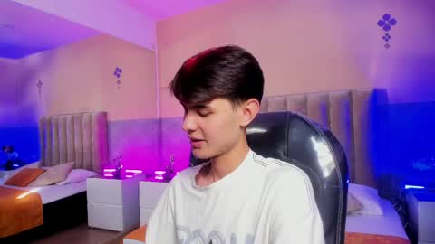 derek_sinn online show from 04/11/26, 09:08