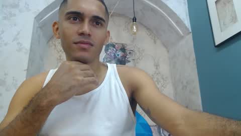 Snapshot of derek_storm_ chatting on 11/07/25, 11:32 D E R E K online show from 11/07/25, 11:32