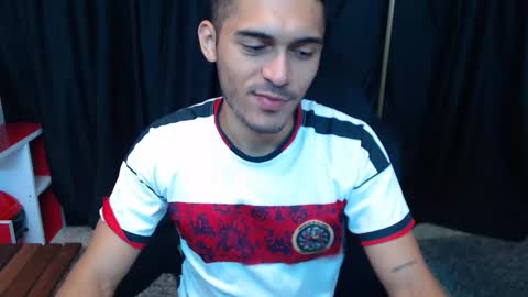 Snapshot of derek_storm_ chatting on 11/21/25, 10:58 D E R E K online show from 11/21/25, 10:58