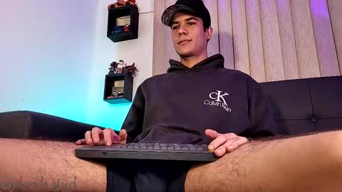 Snapshot of derek_stud_ chatting on 10/11/25, 04:33 Derek independent model online show from 10/11/25, 04:33