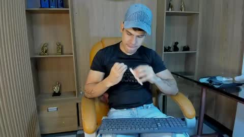 Snapshot of derek_voss chatting on 04/28/26, 11:37 derek_voss online show from 04/28/26, 11:37