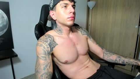 Snapshot of derekmuller11 chatting on 04/02/26, 10:18 derekmuller11 online show from 04/02/26, 10:18