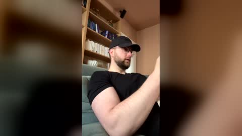Snapshot of derkleinerabauke chatting on 04/20/26, 04:10 derkleinerabauke online show from 04/20/26, 04:10