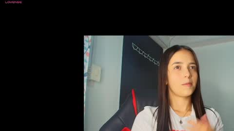 Snapshot of derly_cuervo703031 chatting on 05/17/26, 04:47 derly_cuervo703031 online show from 05/17/26, 04:47