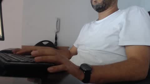 Snapshot of derrik_ chatting on 12/04/24, 12:58 online show from 12/04/24, 12:58