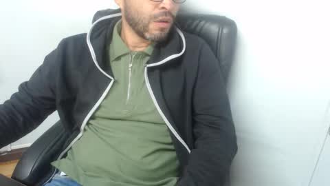 Snapshot of derrik_ chatting on 01/10/26, 11:12 online show from 01/10/26, 11:12