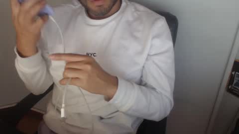 Snapshot of derrik_ chatting on 01/12/26, 03:28 online show from 01/12/26, 03:28