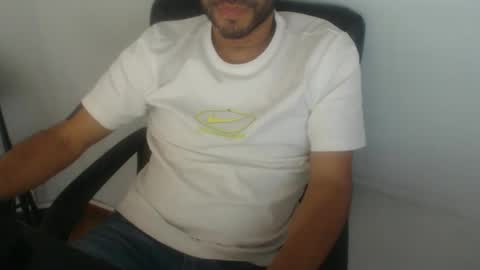 Snapshot of derrik_ chatting on 04/16/26, 05:36 online show from 04/16/26, 05:36