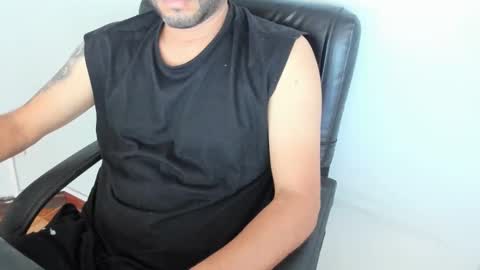 Snapshot of derrik_ chatting on 05/18/26, 01:06 online show from 05/18/26, 01:06