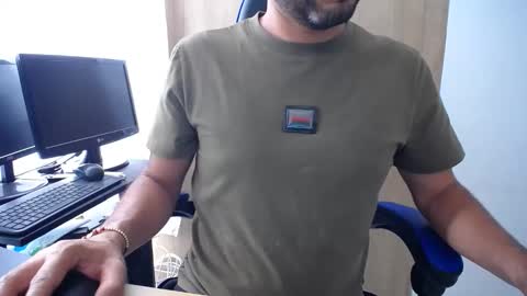 Snapshot of derrik_ chatting on 05/19/26, 04:02 online show from 05/19/26, 04:02
