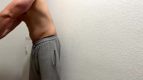 Snapshot of dertom_xxx chatting on 11/21/25, 03:22 Tom online show from 11/21/25, 03:22