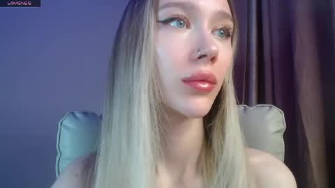 Snapshot of des_ch chatting on 04/19/26, 04:39 Ari online show from 04/19/26, 04:39