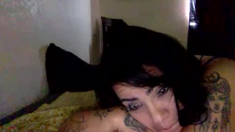 Snapshot of desertbeauty420 chatting on 04/19/26, 04:28 desert beauty420 online show from 04/19/26, 04:28