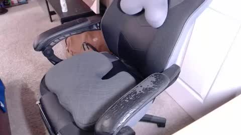 Snapshot of desertd0ng chatting on 04/16/26, 06:19 desertd0ng online show from 04/16/26, 06:19