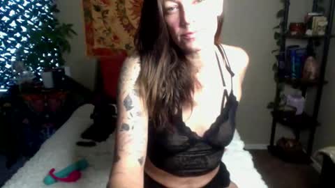 Snapshot of desertluxe87 chatting on 12/04/25, 07:33 desertluxe87 online show from 12/04/25, 07:33