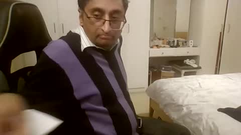 desiboi9 online show from 10/25/25, 12:18