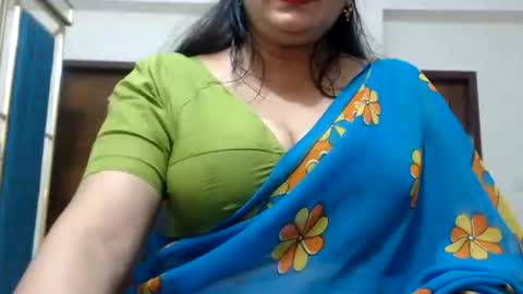Snapshot of desimaisa130 chatting on 05/16/26, 05:45 Maisa online show from 05/16/26, 05:45