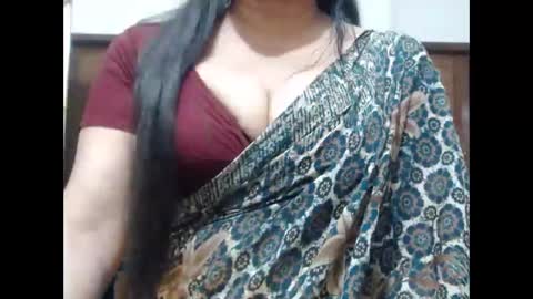 Snapshot of desimaisa130 chatting on 05/21/26, 05:20 Maisa online show from 05/21/26, 05:20