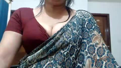 Snapshot of desimaisa130 chatting on 05/22/26, 04:45 Maisa online show from 05/22/26, 04:45