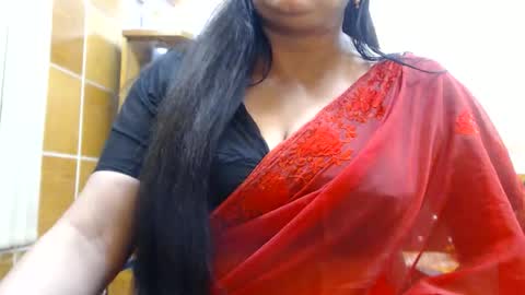 Snapshot of desimaisa130 chatting on 06/09/26, 05:24 Maisa online show from 06/09/26, 05:24