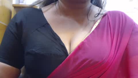 Snapshot of desimaisa130 chatting on 06/16/26, 05:59 Maisa online show from 06/16/26, 05:59