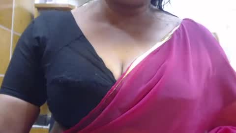 Snapshot of desimaisa130 chatting on 06/17/26, 04:52 Maisa online show from 06/17/26, 04:52